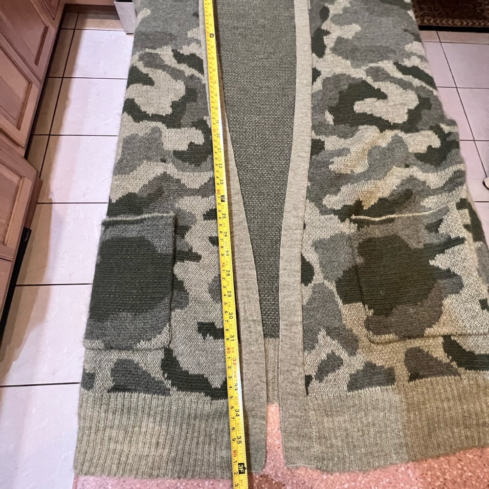 American Eagle Women’s Camo Cardigan Sz. XXL
